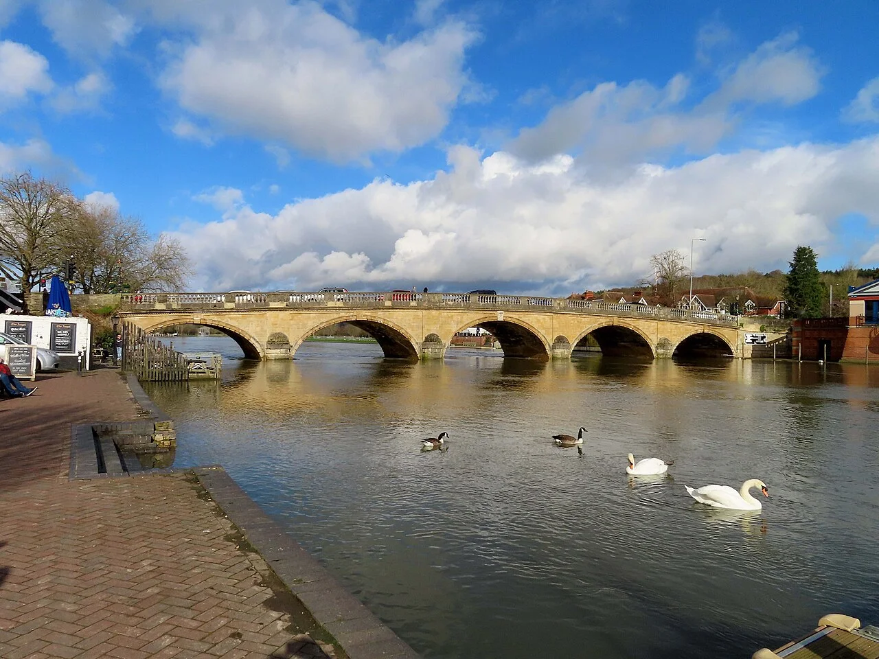 Stone bridge crossing the River Thames in Henley-on-Thames
